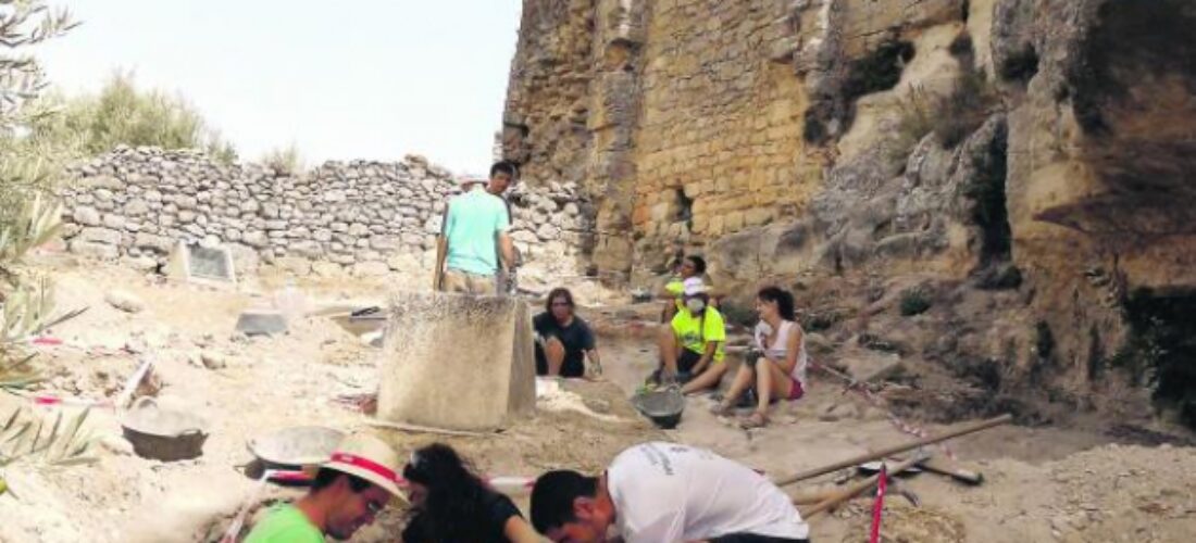 Descubrimiento de una calle sita a los pies de la muralla