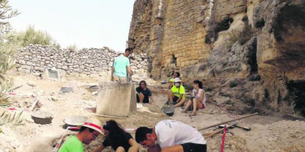 Descubrimiento de una calle sita a los pies de la muralla