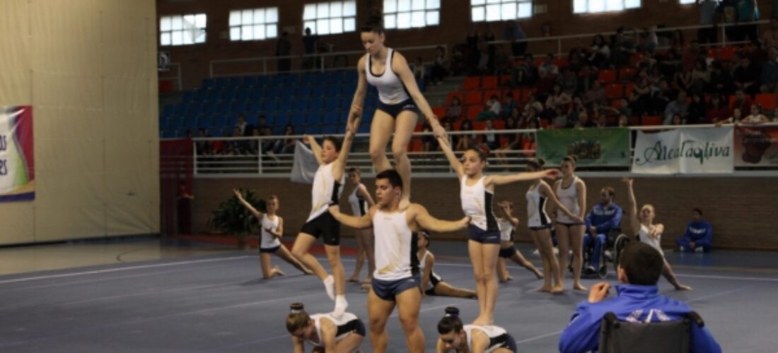 Exhibición de gimnastas locales y foráneos en la IV Copa Enequipo